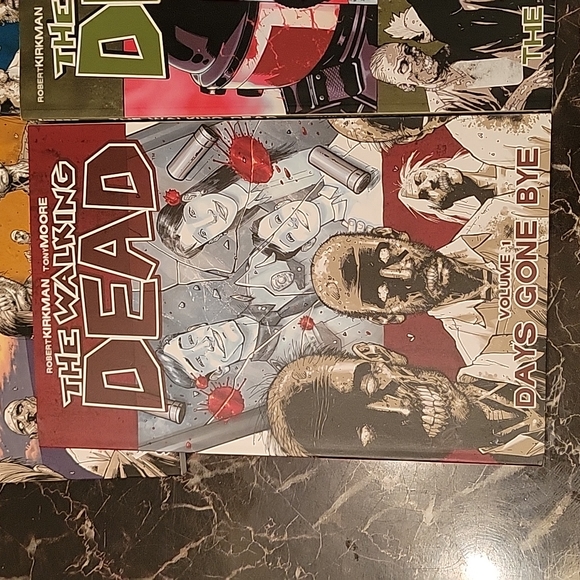 The Walking Dead Comic Book Trade Paperback Lot Volumes 1,2,3,4,5 - Picture 3 of 10